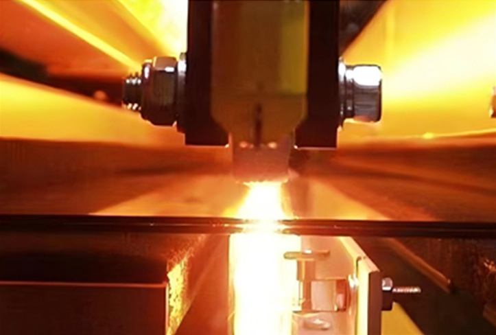 Glass container annealing element